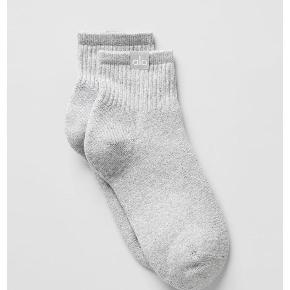 ALO Yoga Quarter Crew street sock size Medium BNWT
